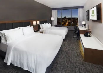 Holiday Inn Hotel & Suites Montreal Centre-ville Ouest by IHG hotel thumbnail 6