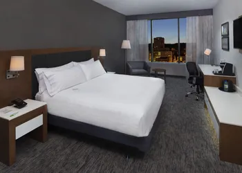 Holiday Inn Hotel & Suites Montreal Centre-ville Ouest by IHG hotel thumbnail 7
