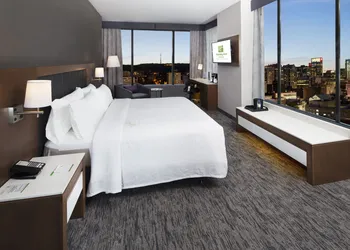 Holiday Inn Hotel & Suites Montreal Centre-ville Ouest by IHG hotel thumbnail 8