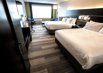 Holiday Inn Express & Suites Commerce by IHG hotel thumbnail 6