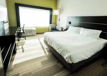 Holiday Inn Express & Suites Commerce by IHG hotel thumbnail 7
