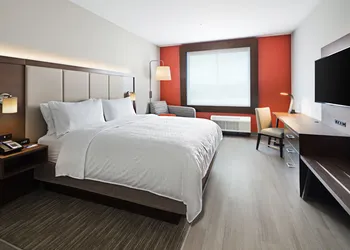 Holiday Inn Express & Suites Lubbock Central - Univ Area by IHG hotel thumbnail 3