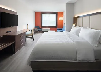 Holiday Inn Express & Suites Lubbock Central - Univ Area by IHG hotel thumbnail 4