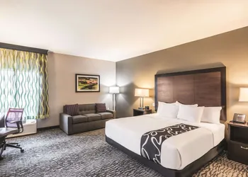 La Quinta Inn & Suites by Wyndham Walla Walla hotel thumbnail 7