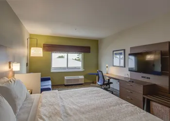 Holiday Inn Express Fort Walton Beach Central by IHG hotel thumbnail 7