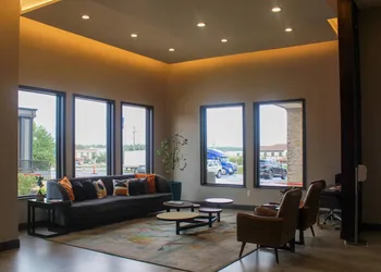 Clarion Pointe Marshall hotel thumbnail 3