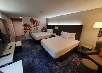 Clarion Pointe Marshall hotel thumbnail 6
