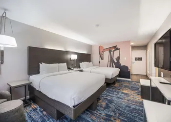 Clarion Pointe Marshall hotel thumbnail 8