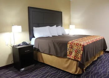 Express Inn & Suites - Bush Airport hotel thumbnail 4