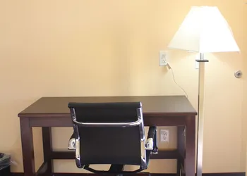 Express Inn & Suites - Bush Airport hotel thumbnail 5