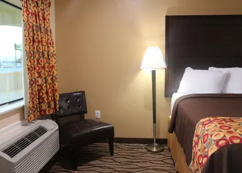 Express Inn & Suites - Bush Airport hotel thumbnail 7