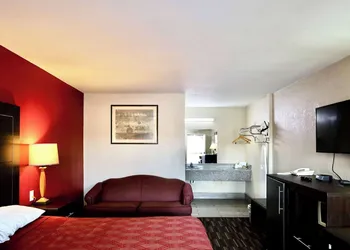 Rodeway Inn Pauls Valley hotel thumbnail 5