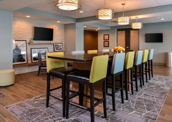Hampton Inn Omaha Airport hotel thumbnail 3