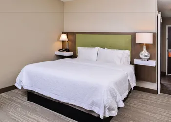 Hampton Inn Omaha Airport hotel thumbnail 7