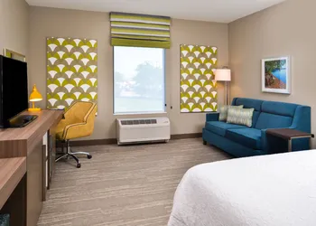 Hampton Inn Omaha Airport hotel thumbnail 8
