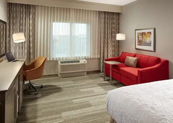 Hampton Inn Long Beach Airport hotel thumbnail 8