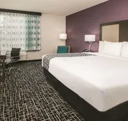 La Quinta Inn & Suites by Wyndham Dallas - Richardson hotel detail image 4