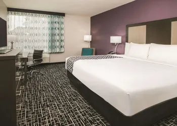 La Quinta Inn & Suites by Wyndham Dallas - Richardson hotel thumbnail 4