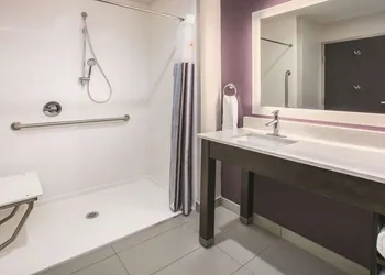 La Quinta Inn & Suites by Wyndham Dallas - Richardson hotel thumbnail 6