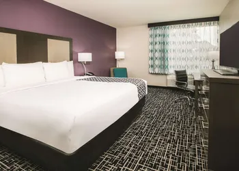 La Quinta Inn & Suites by Wyndham Dallas - Richardson hotel thumbnail 7