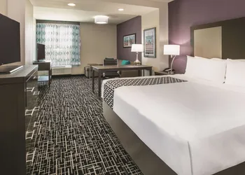 La Quinta Inn & Suites by Wyndham Dallas - Richardson hotel thumbnail 8