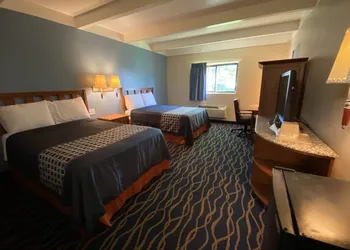 Economy Inn North Randall hotel thumbnail 6