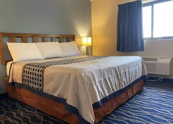 Economy Inn North Randall hotel thumbnail 8