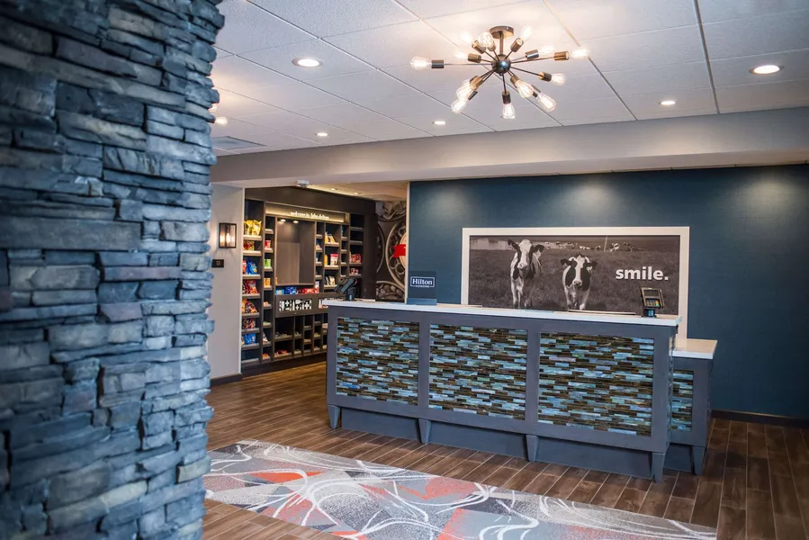 Hampton Inn & Suites at Wisconsin Dells Lake Delton hotel detail image 2