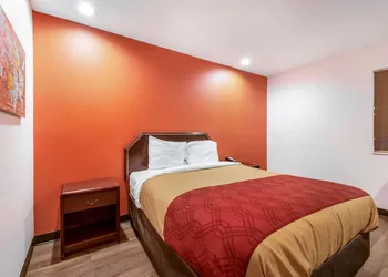 Econo Lodge Franklin hotel thumbnail 5