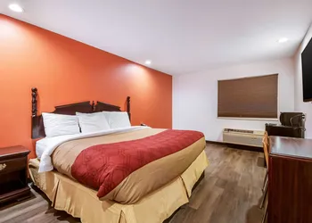 Econo Lodge Franklin hotel thumbnail 8