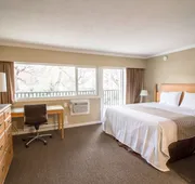 Okanagan Royal Park Inn by Elevate Rooms hotel detail image 3