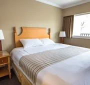Okanagan Royal Park Inn by Elevate Rooms hotel detail image 4