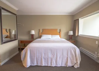 Okanagan Royal Park Inn by Elevate Rooms hotel thumbnail 5