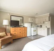 Okanagan Royal Park Inn by Elevate Rooms hotel detail image 7