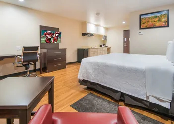 Red Roof Inn PLUS+ Fort Worth - Burleson hotel thumbnail 4