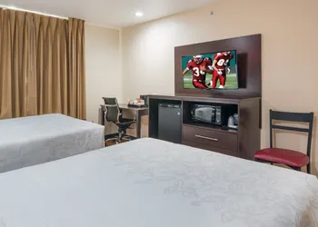 Red Roof Inn PLUS+ Fort Worth - Burleson hotel thumbnail 8