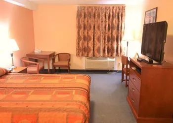 Aurora Park Inn & Suites hotel thumbnail 3