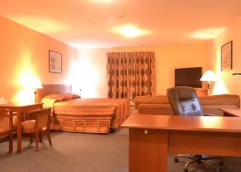 Aurora Park Inn & Suites hotel thumbnail 5