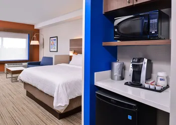 Holiday Inn Express & Suites Farmville by IHG hotel thumbnail 5