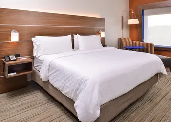 Holiday Inn Express & Suites Farmville by IHG hotel thumbnail 6