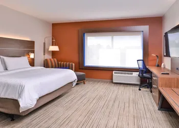 Holiday Inn Express & Suites Farmville by IHG hotel thumbnail 7