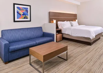 Holiday Inn Express & Suites Farmville by IHG hotel thumbnail 8