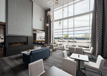 Hampton Inn & Suites by Hilton Quebec City Levis hotel thumbnail 3