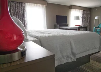 Hampton Inn & Suites Moore hotel thumbnail 3