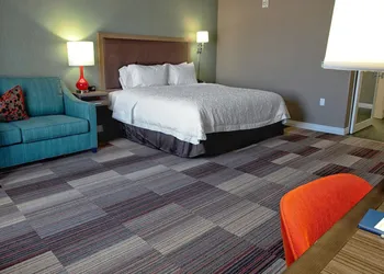 Hampton Inn & Suites Moore hotel thumbnail 8