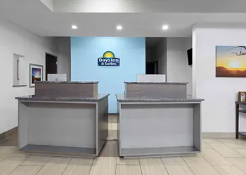 Days Inn & Suites by Wyndham Lubbock Medical Center hotel thumbnail 2