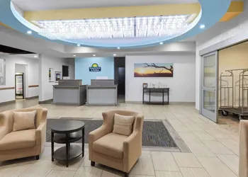 Days Inn & Suites by Wyndham Lubbock Medical Center hotel thumbnail 3