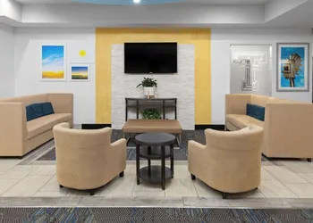 Days Inn & Suites by Wyndham Lubbock Medical Center hotel thumbnail 4