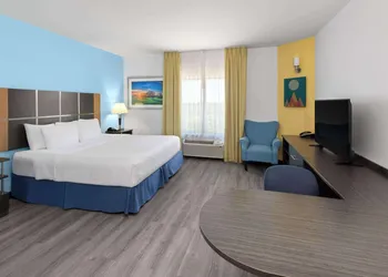 Days Inn & Suites by Wyndham Lubbock Medical Center hotel thumbnail 8
