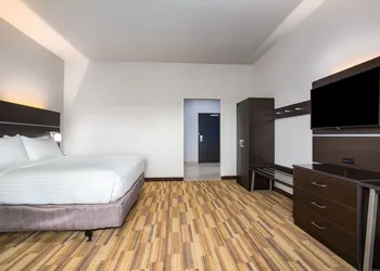 Holiday Inn Express & Suites Rapid City - Rushmore South by IHG hotel thumbnail 5
